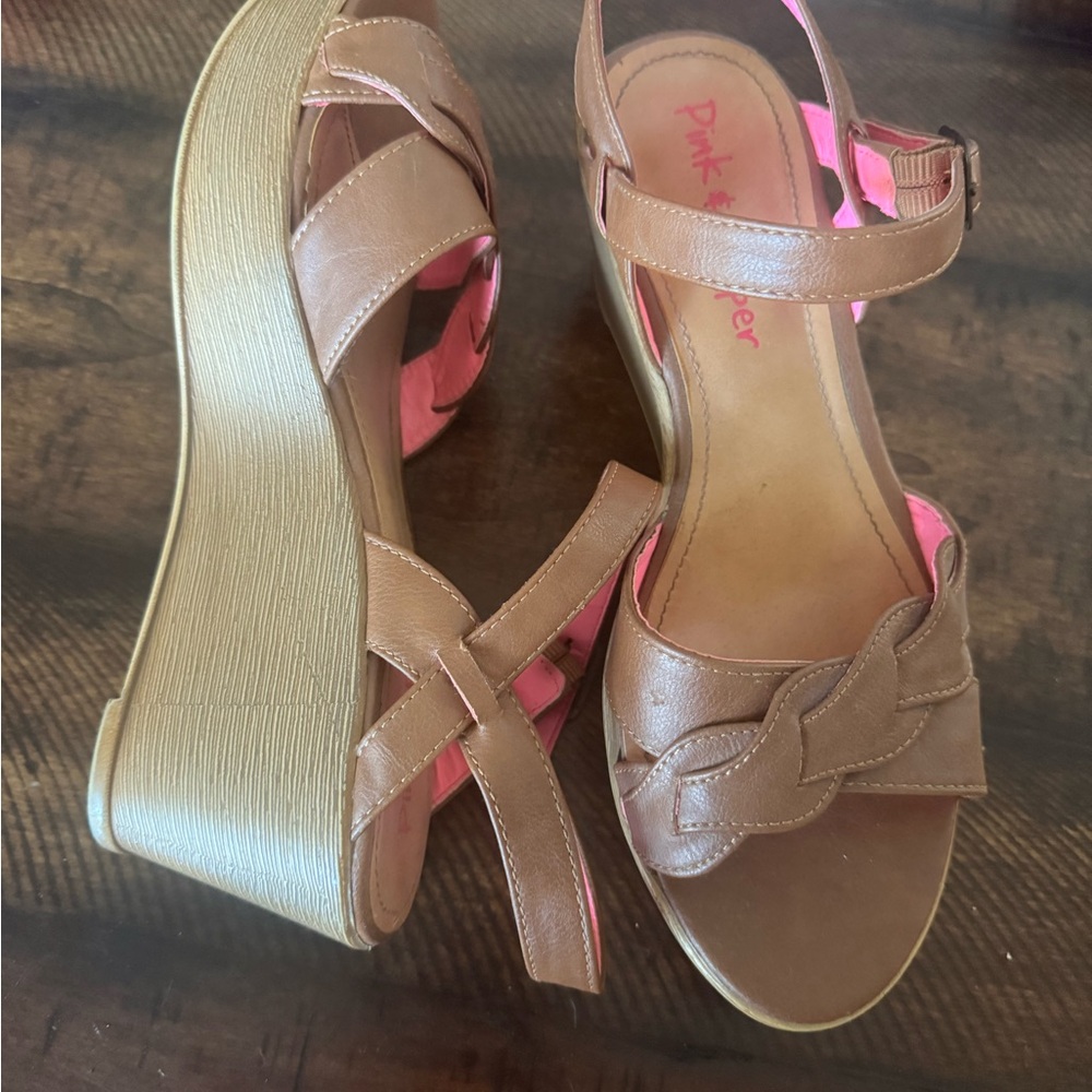 Pink & Pepper Tan/Brown Wedge Sandals W 7.5
